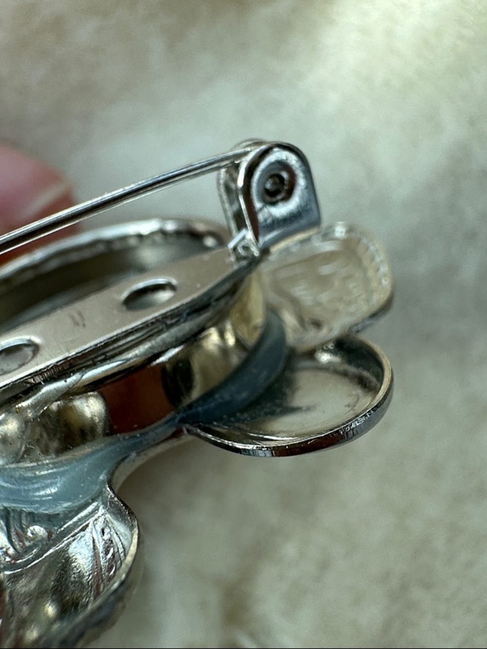 Silver Tone Western Cowgirl Saddle Pin Brooch - Picture 6 of 6